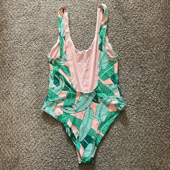 Dippin Daisys One Piece Swim Suit Beverly Hills Hotel Inspired - Picture 2 of 2